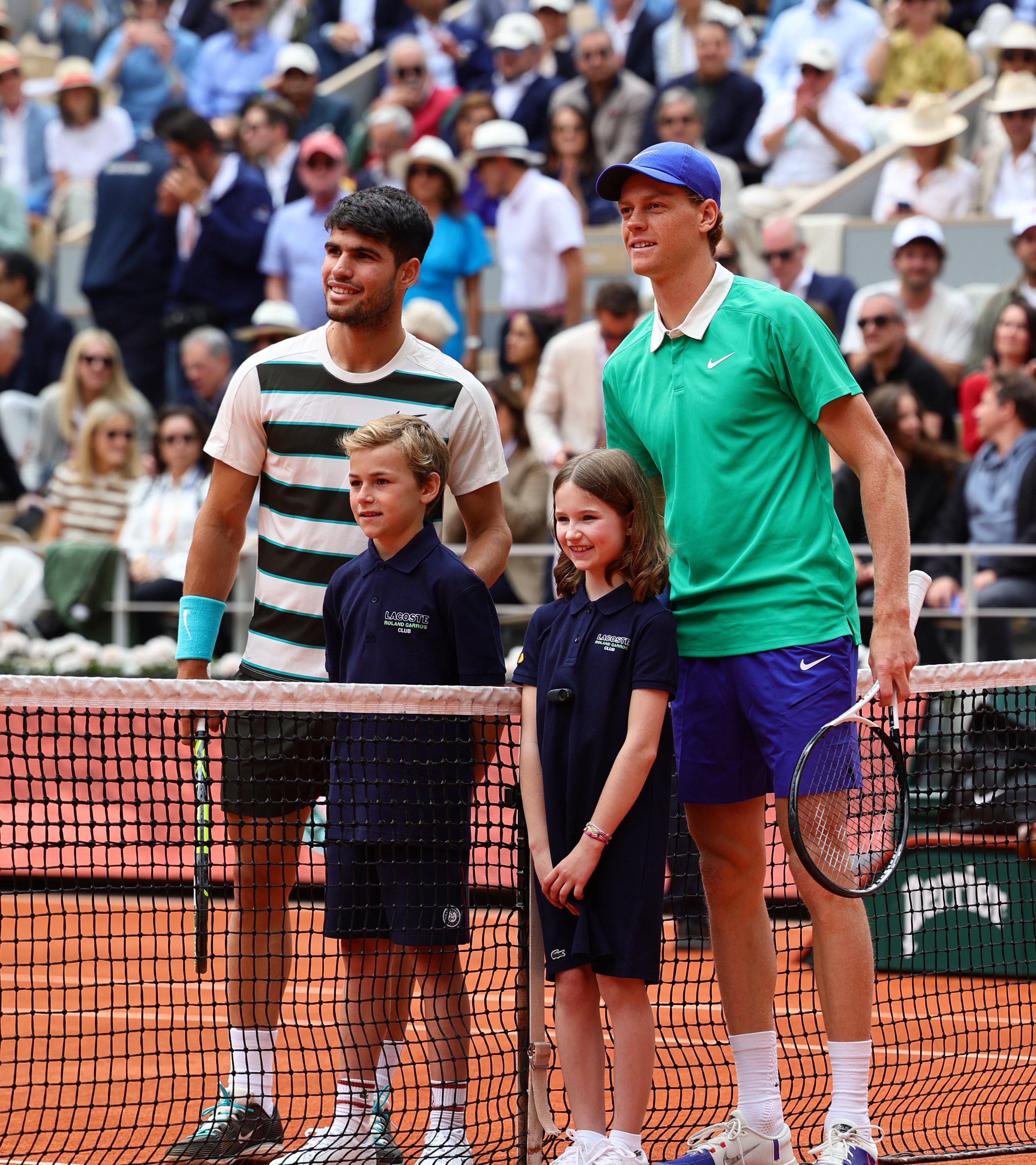 日本网球队鏖战美国网球队，阿尔卡拉斯爆发神勇的简单介绍