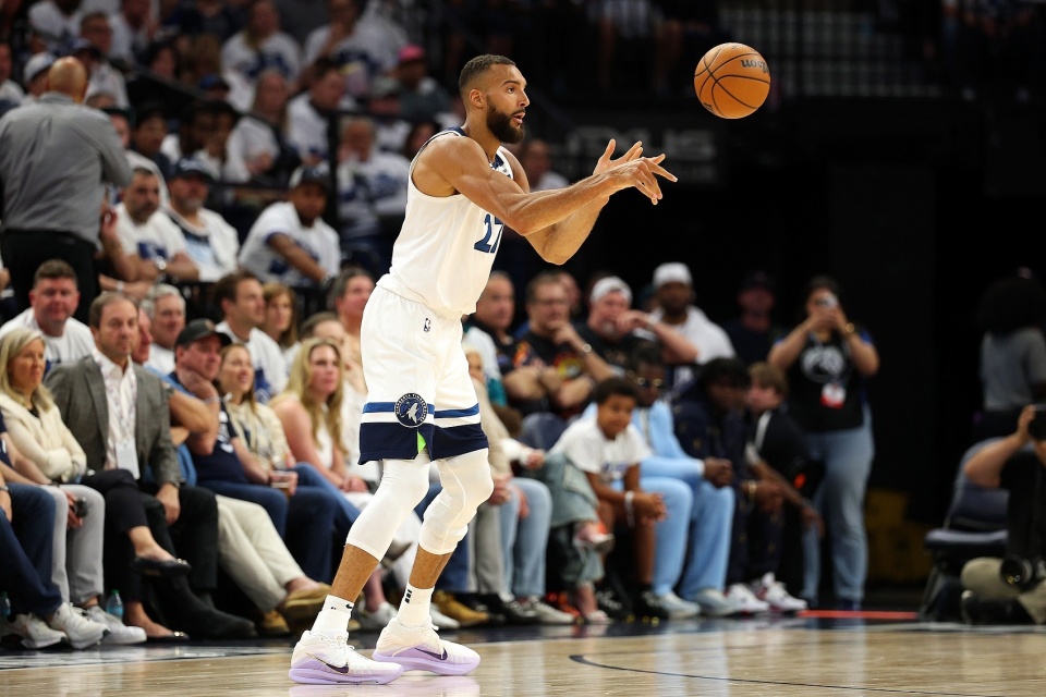 步行者主场战胜篮网，戈贝尔20+15的简单介绍