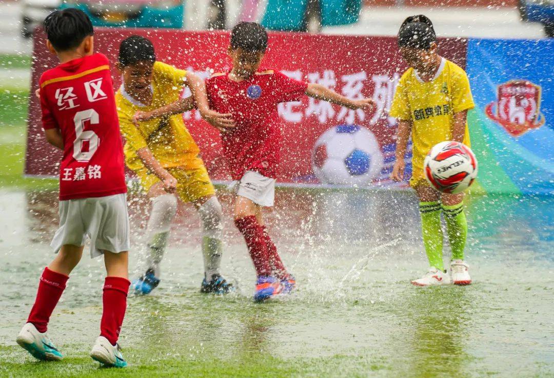 竞技风云！选手们奋勇拼搏，追逐荣誉的简单介绍