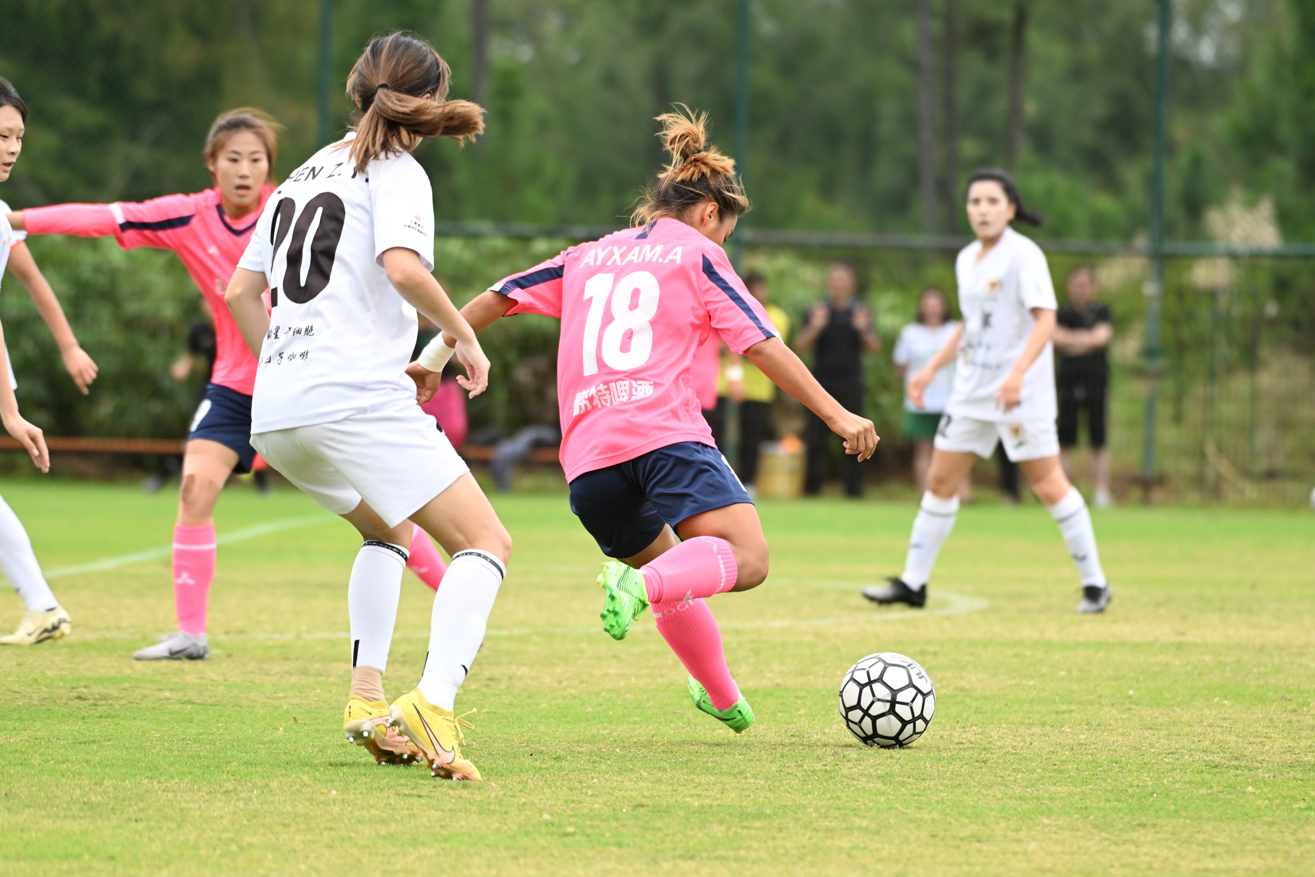 绿茵场上的精彩对决女子足球赛事精彩瞬间