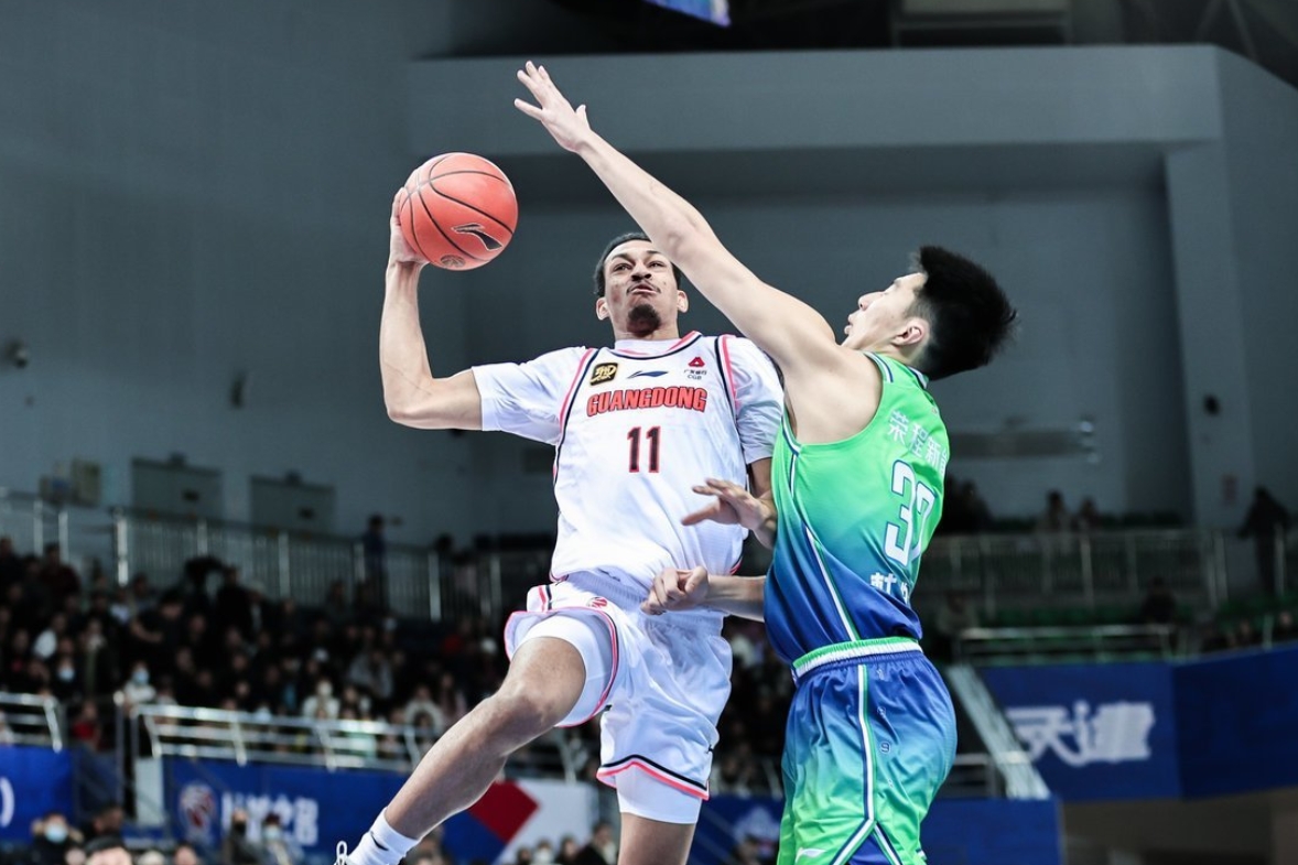 广东队险胜鹈鹕,浓眉哥惊艳四座的简单介绍 广东队险胜鹈鹕,浓眉哥惊艳四座的简单介绍