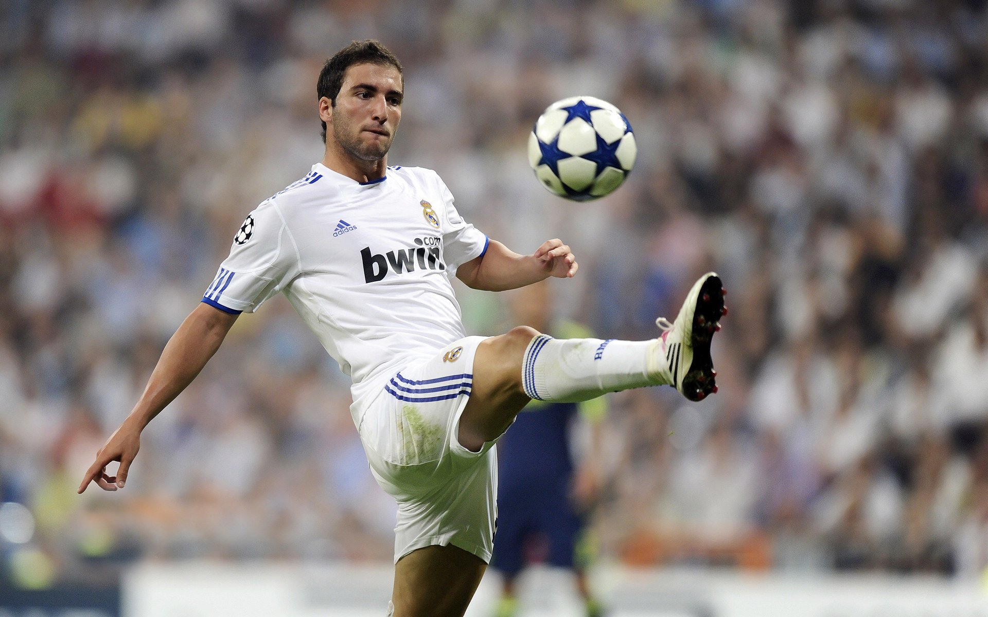 北欧神话再临，挪威铁骑破勒沃库森不败金身，卢卡库一剑封喉定江山